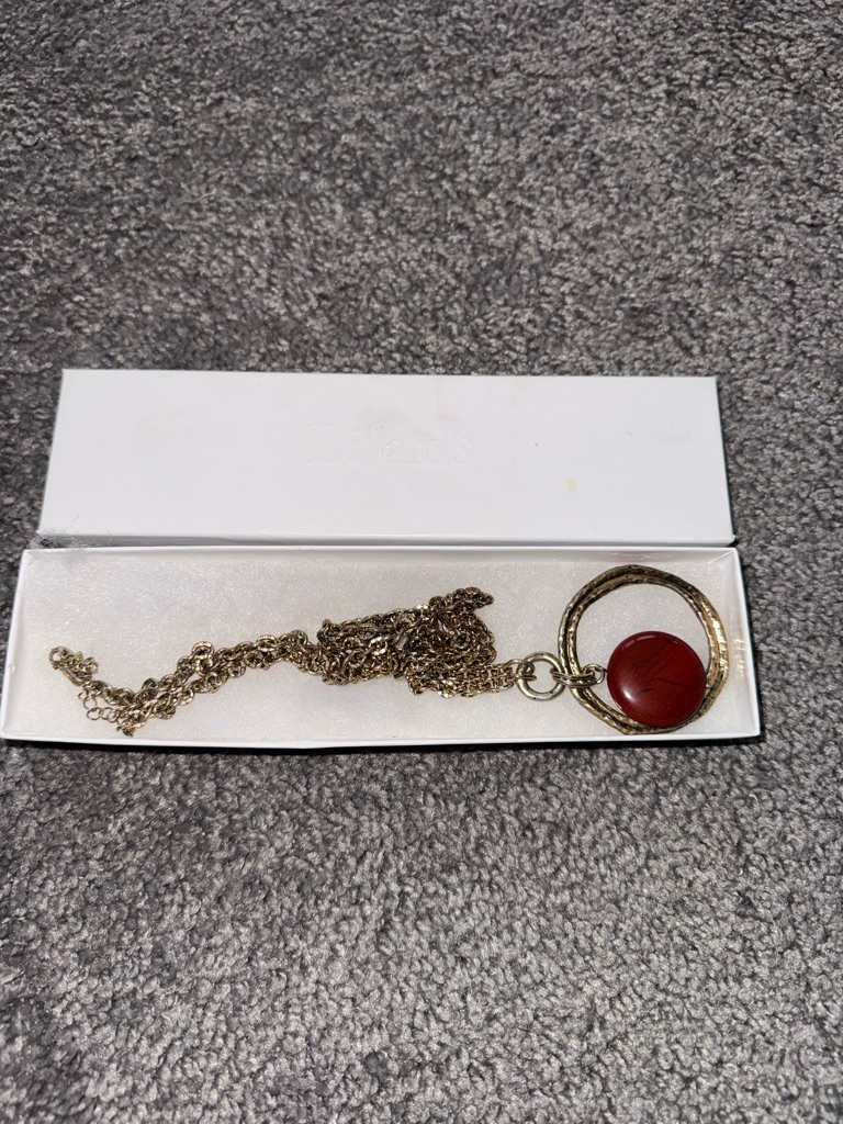 Gold-Tone Necklace With Round Red Pendant Accent Vintage 16$